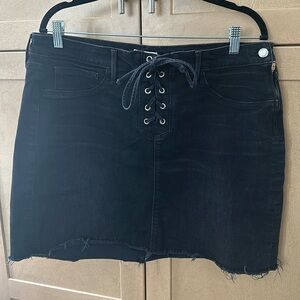 Good American Black Tie Jean Skirt